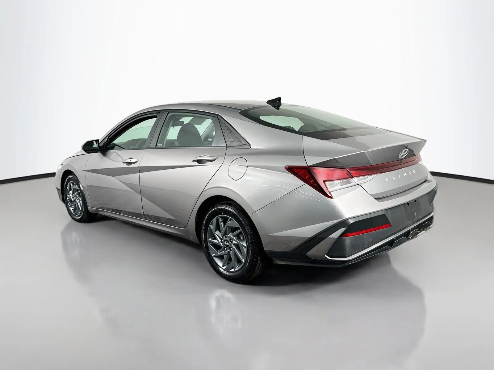 Used 2024 Fluid Metal Hyundai SEL image 6
