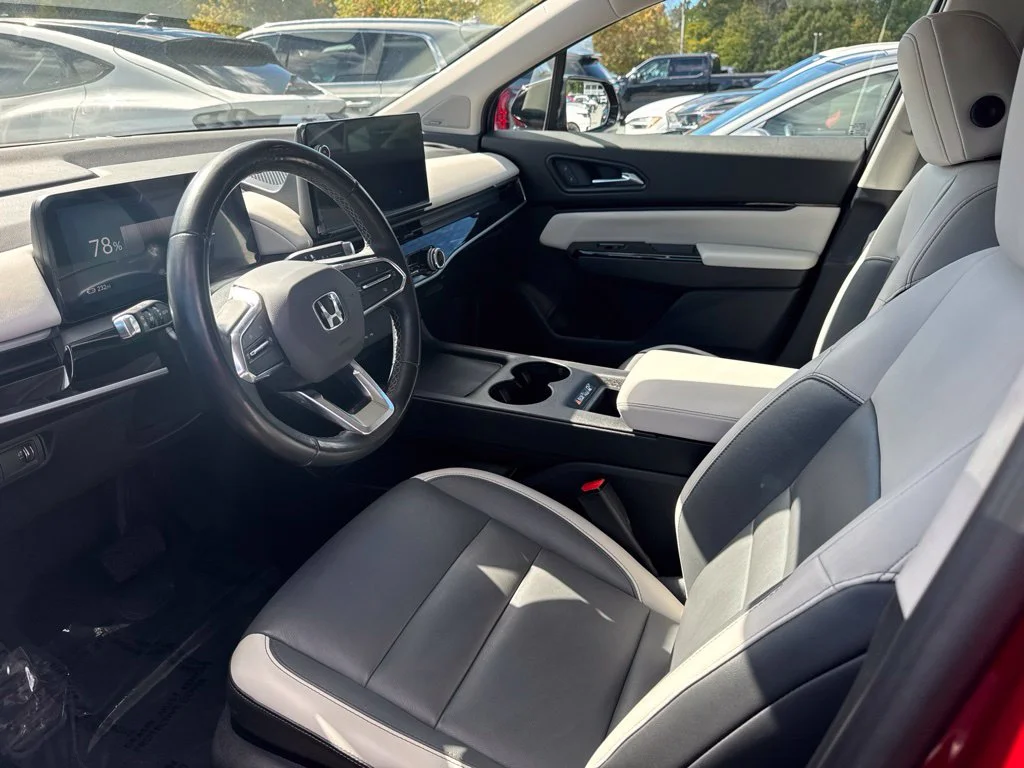 Used 2024 Red Honda Touring image 4