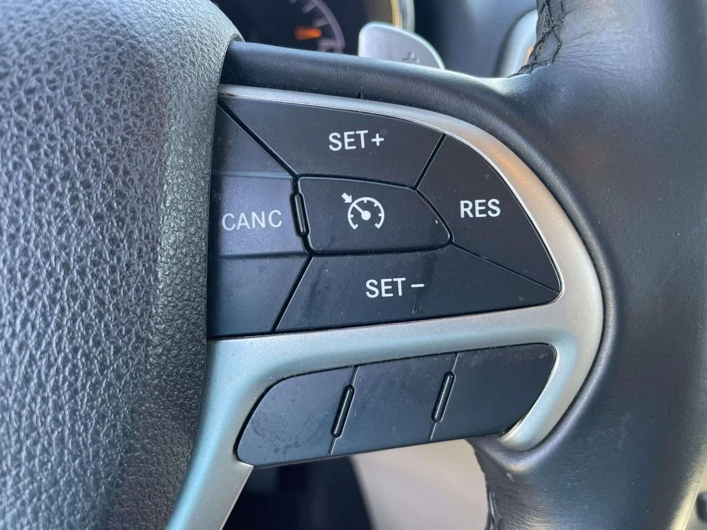 Used 2017 Diamond Black Crystal Pearlcoat Jeep Laredo image 29