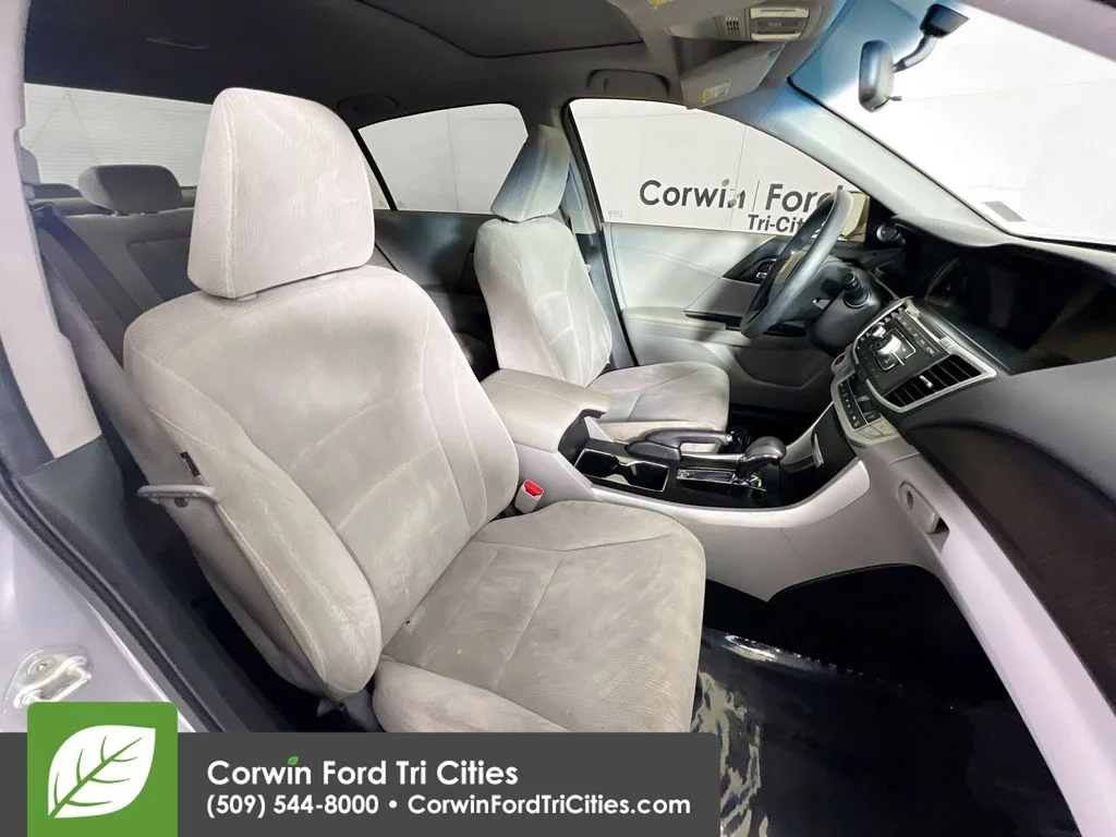 Used 2013  Honda EX image 17