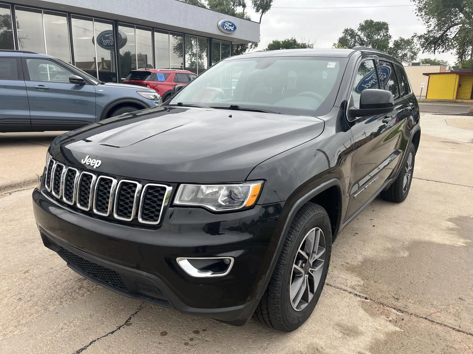 Certified 2019 Jeep Grand Cherokee Laredo E with VIN 1C4RJFAG3KC726908 for sale in Garden City, KS