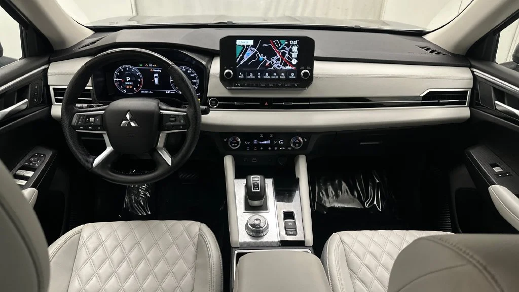 Used 2023 Gray Mitsubishi SEL Black Edition image 26
