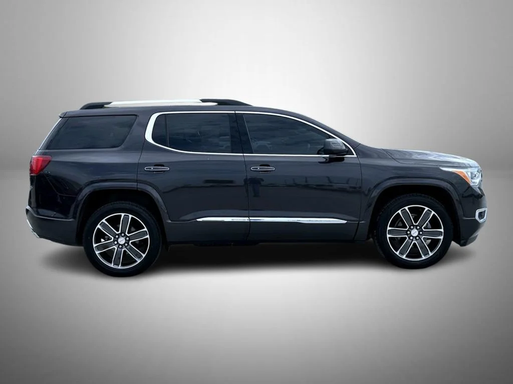 Used 2019 Silver GMC Denali image 4