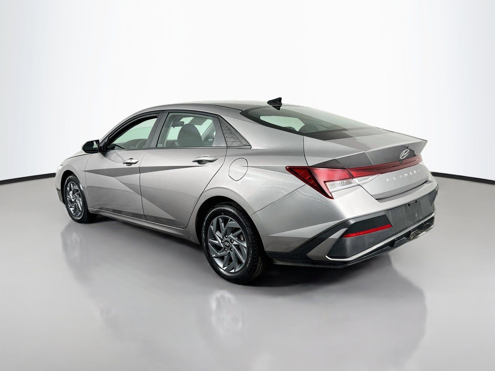 Used 2024 Fluid Metal Hyundai SEL image 5