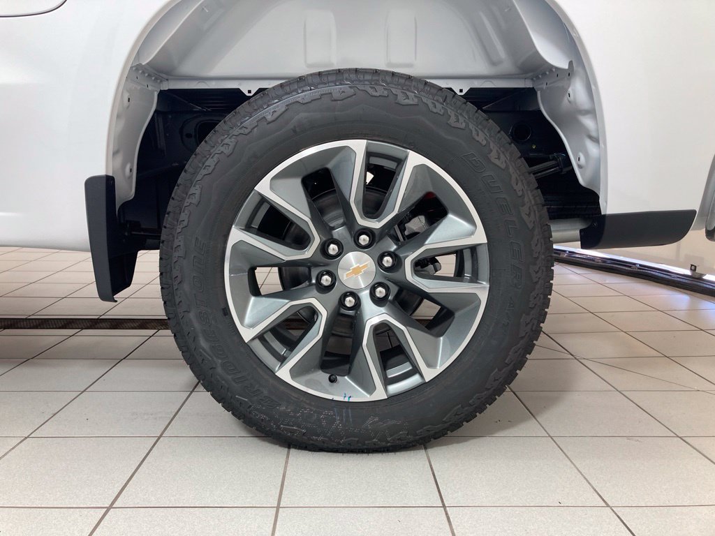 New 2026 Summit White Chevrolet LT image 22
