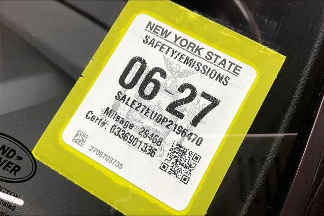 Certified Used 2023 Black Land Rover X-Dynamic SE image 24