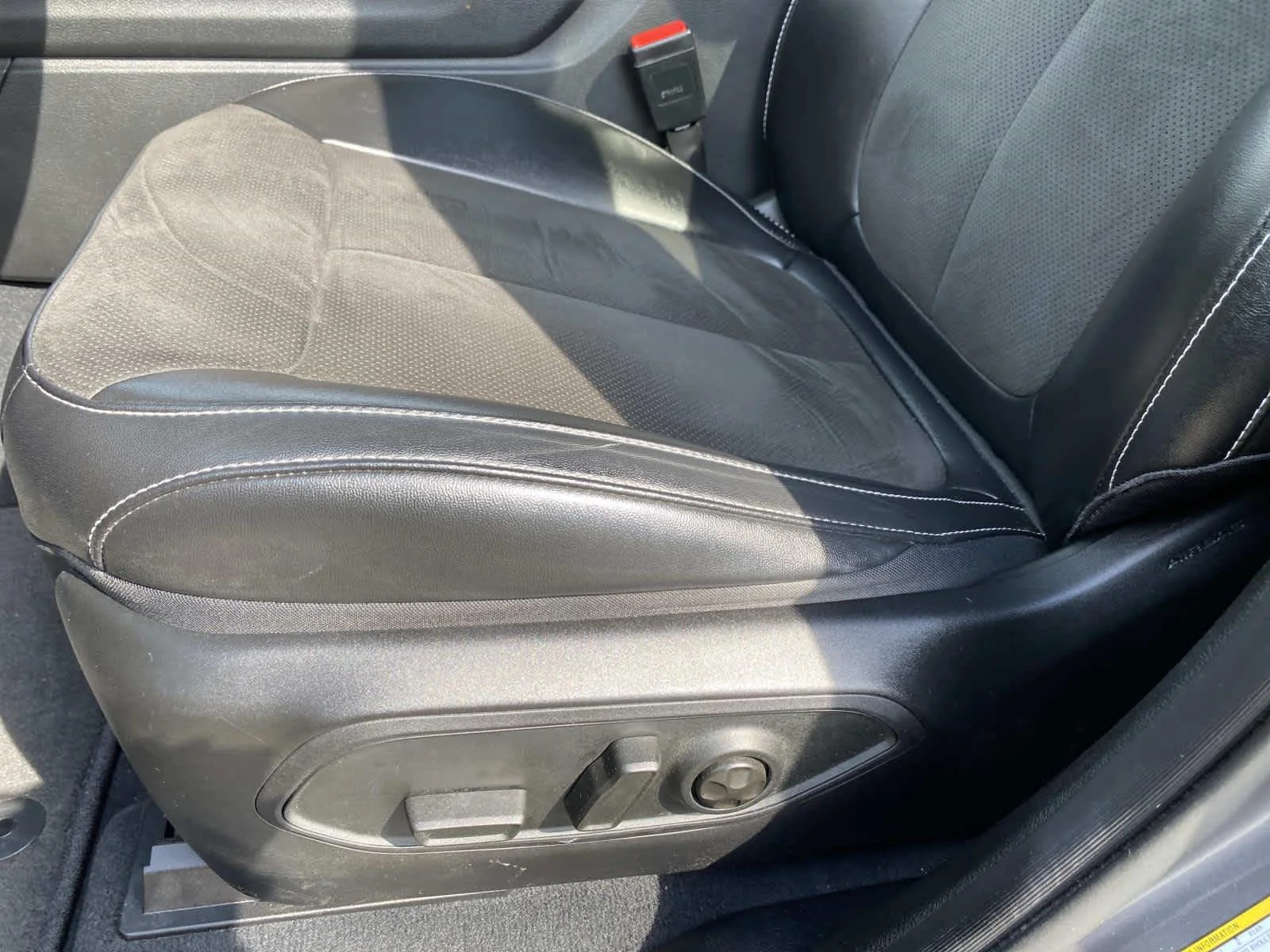 Used 2023 Baltic Gray Metallic Clearcoat Jeep Altitude image 24