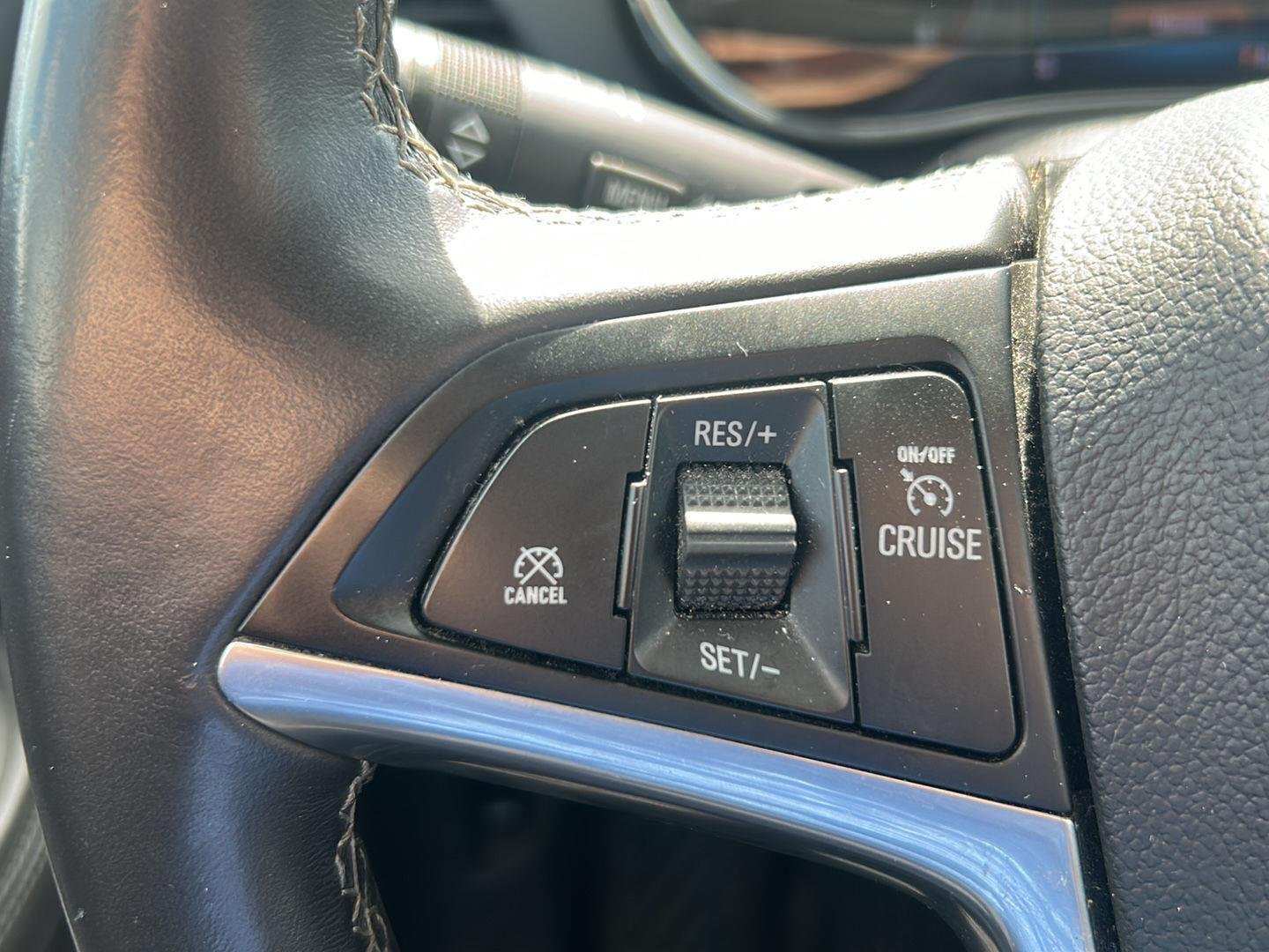 Used 2020 Ebony Twilight Metallic Buick Preferred image 12