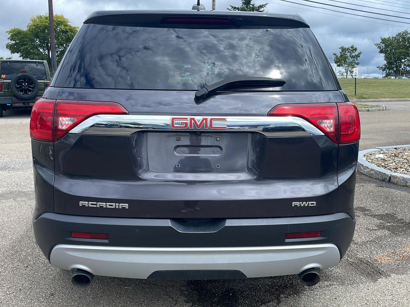 Used 2019 Iridium Metallic GMC SLE image 8