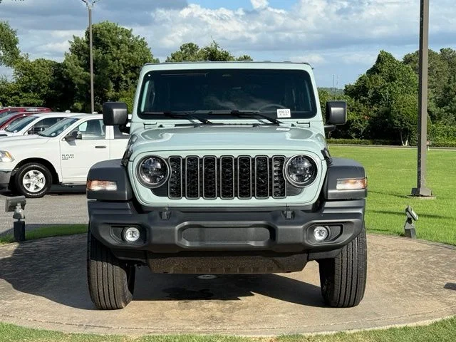 New 2026 Earl Clearcoat Jeep Sport S image 2