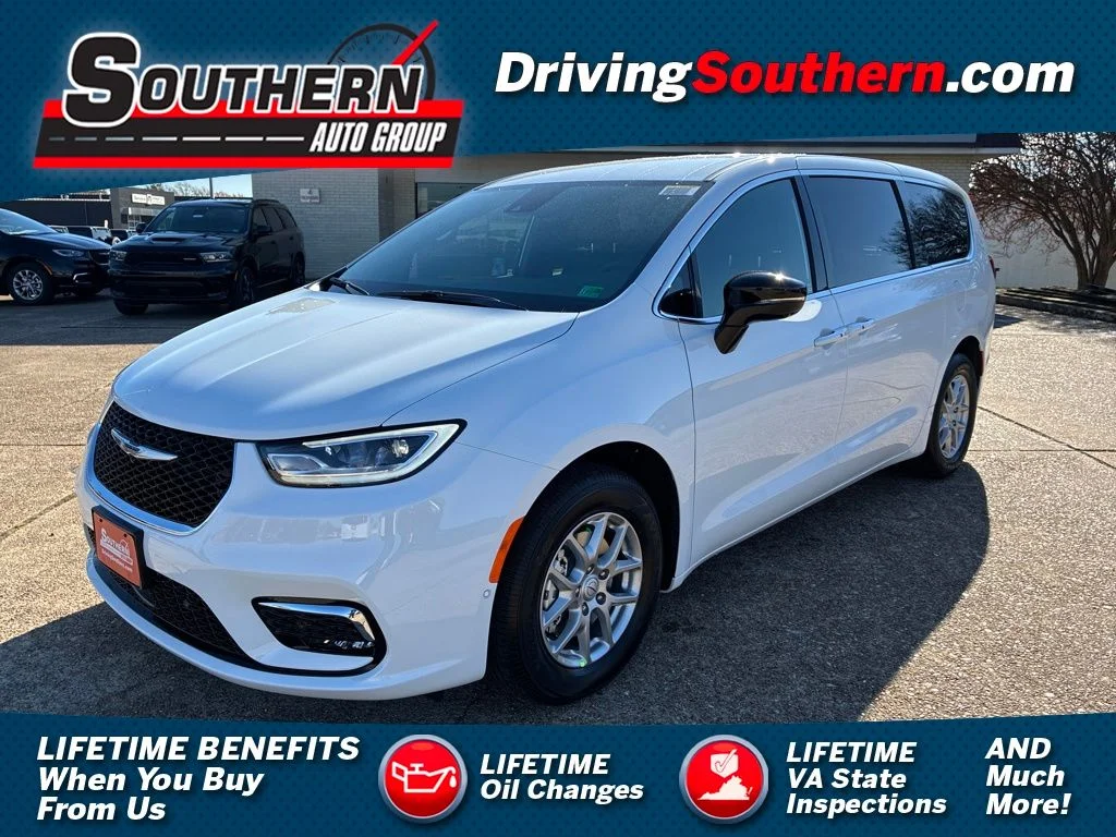 2026 Chrysler Pacifica Select's photo