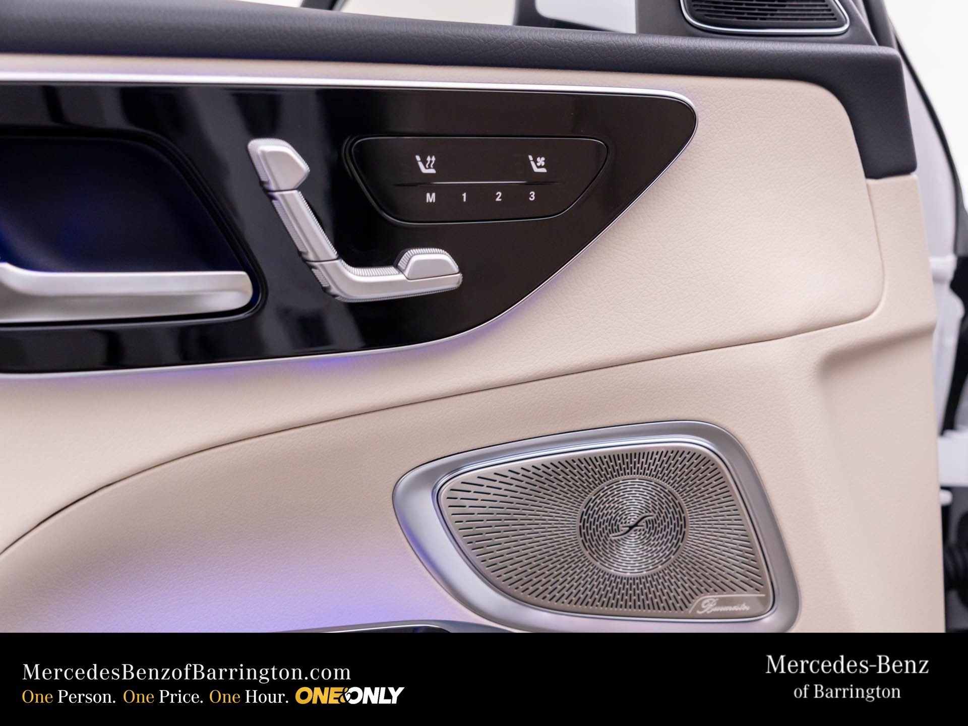 New 2026 MANUFAKTUR Moonlight White Metallic Mercedes-Benz C 300 image 16