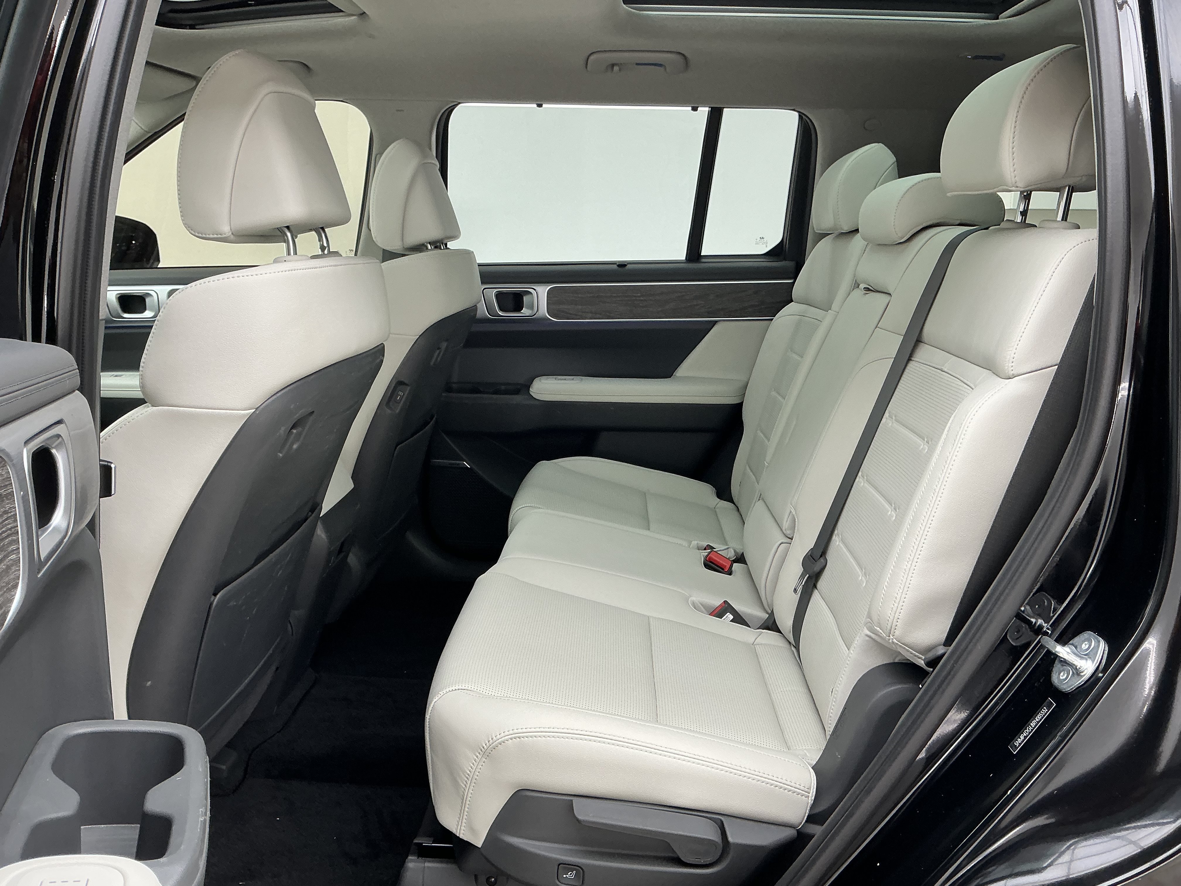 Used 2024 Phantom Black Hyundai Limited image 19