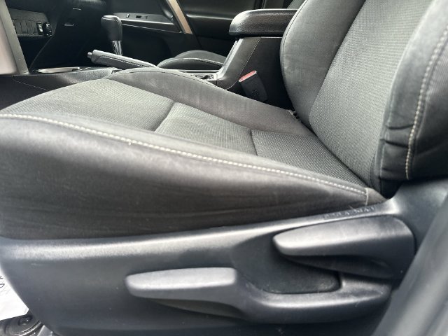 Used 2018 White Toyota XLE image 23