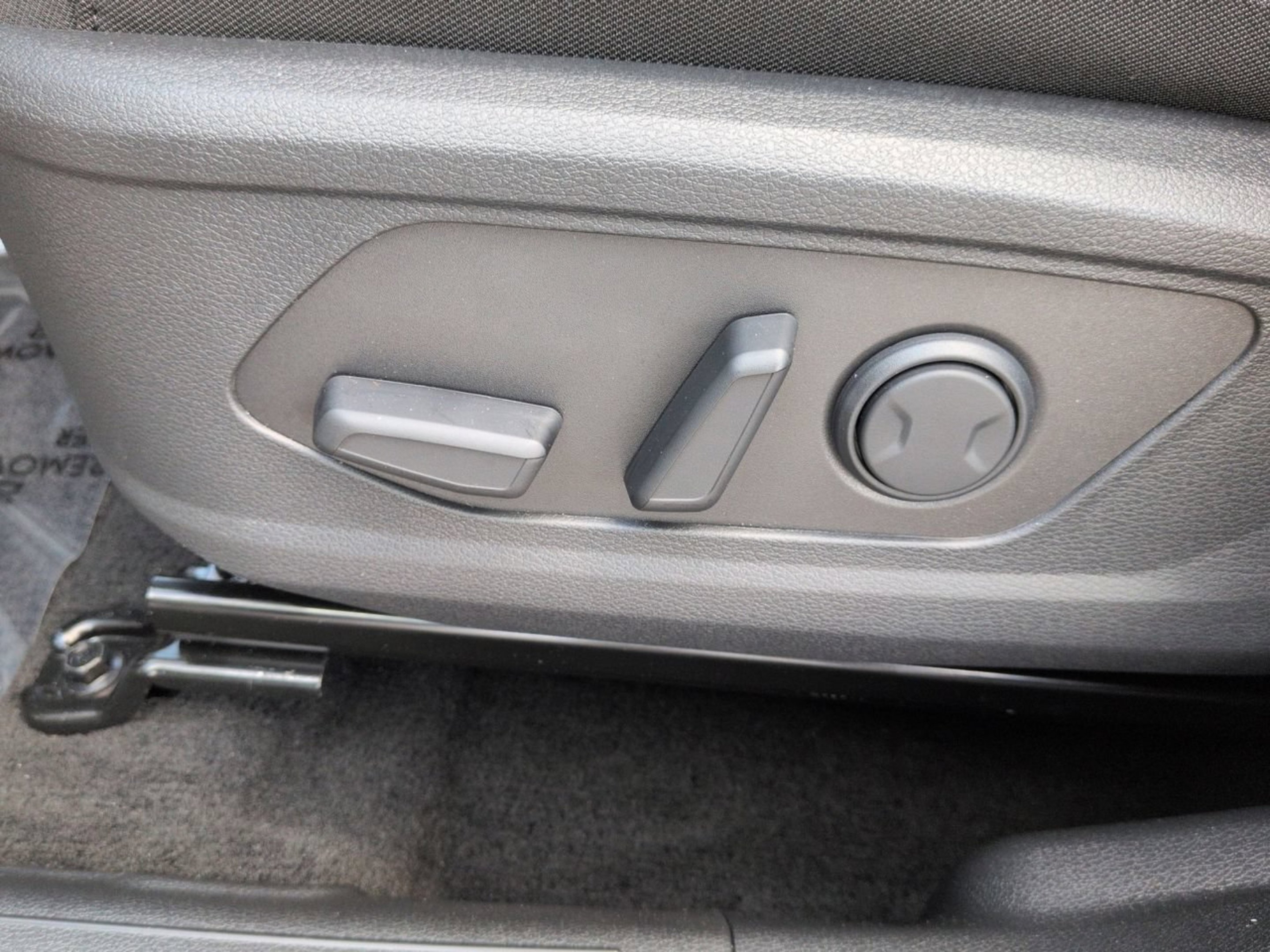 New 2026 Glacial White Kia LX image 22