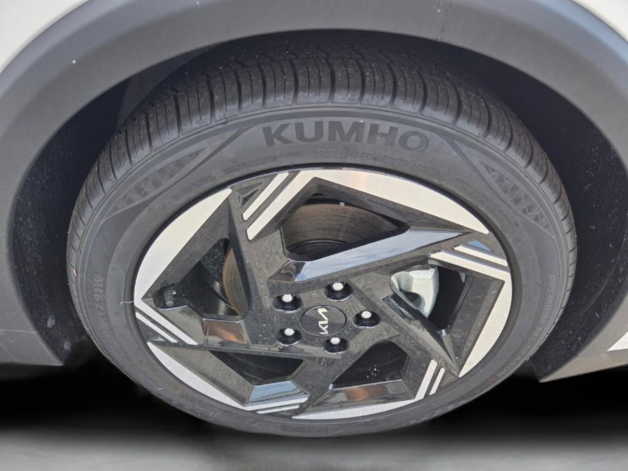 New 2026 Snow White Pearl Kia EX image 28