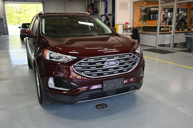Used 2020 Red Ford SEL image 3