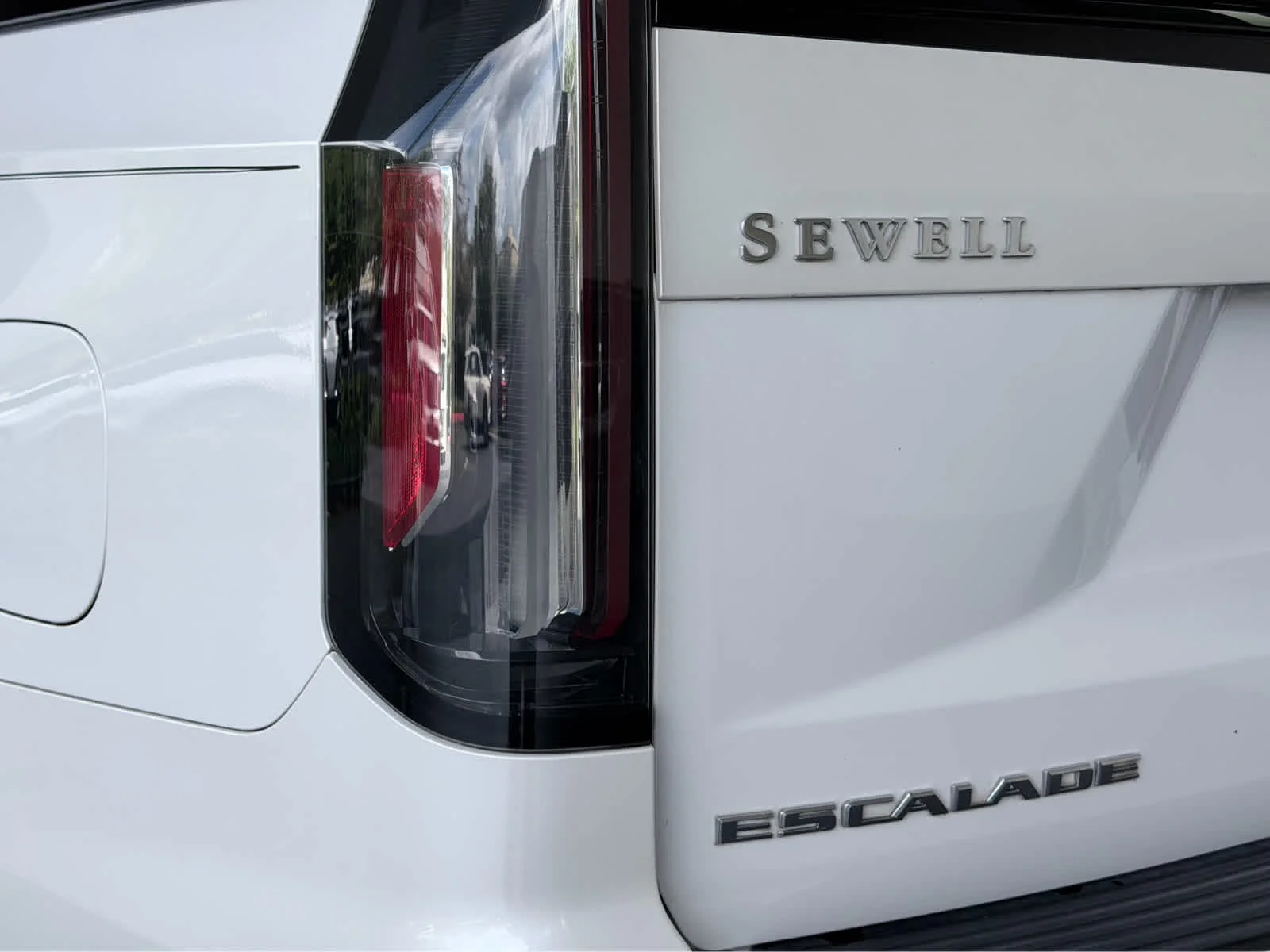 Certified Used 2024 Crystal White Tricoat Cadillac Sport image 10