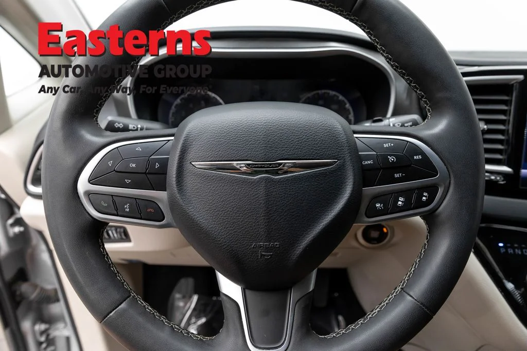 Used 2024 Silver Chrysler Touring L image 10