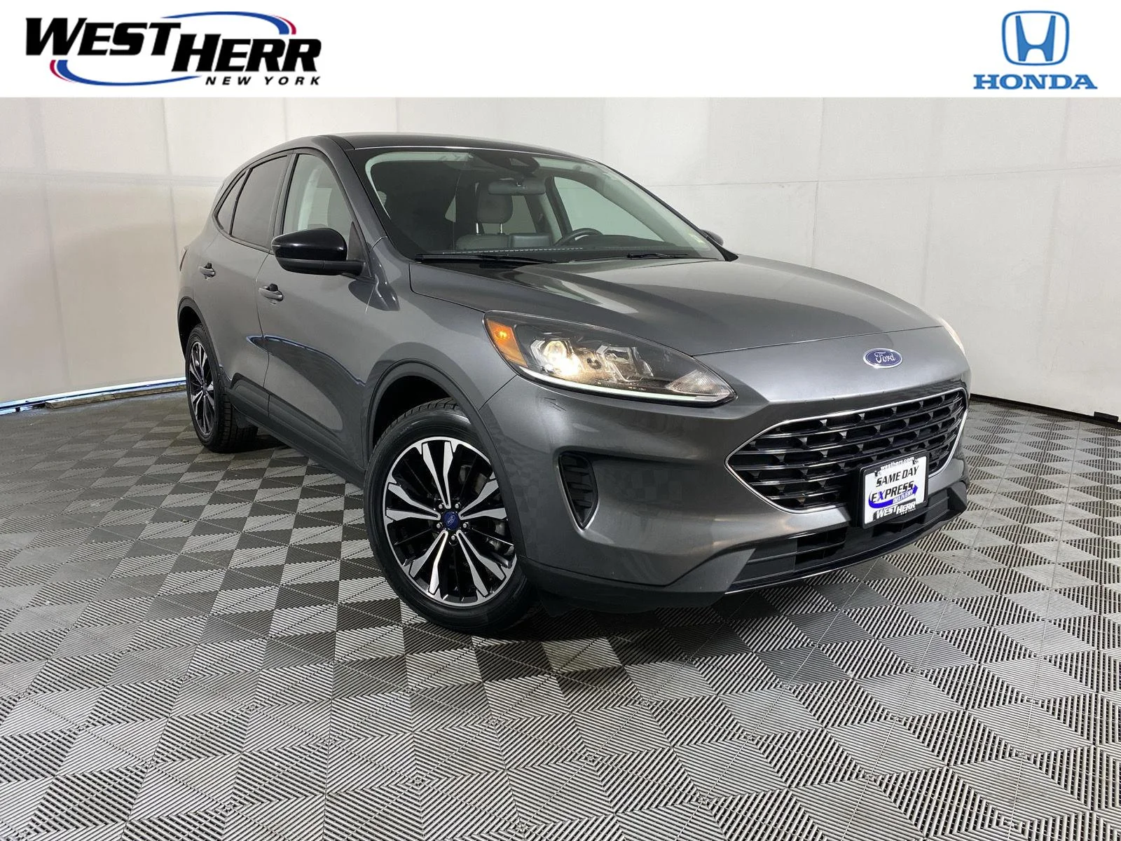 Used 2022 Carbonized Gray Ford SE Hybrid image 1