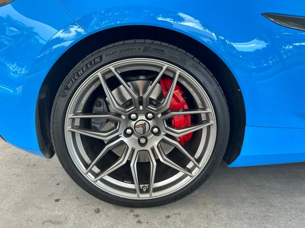 Used 2025 Blue Chevrolet Z06 image 18