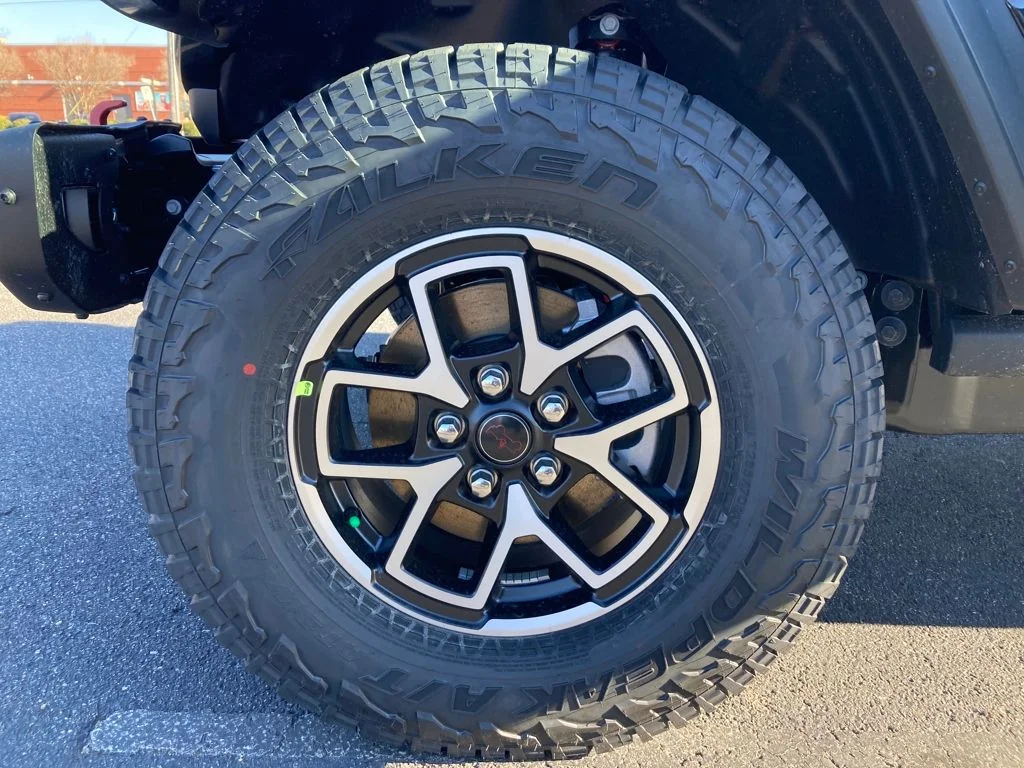 New 2026 Black Clear-Coat Exterior Paint Jeep Rubicon image 22
