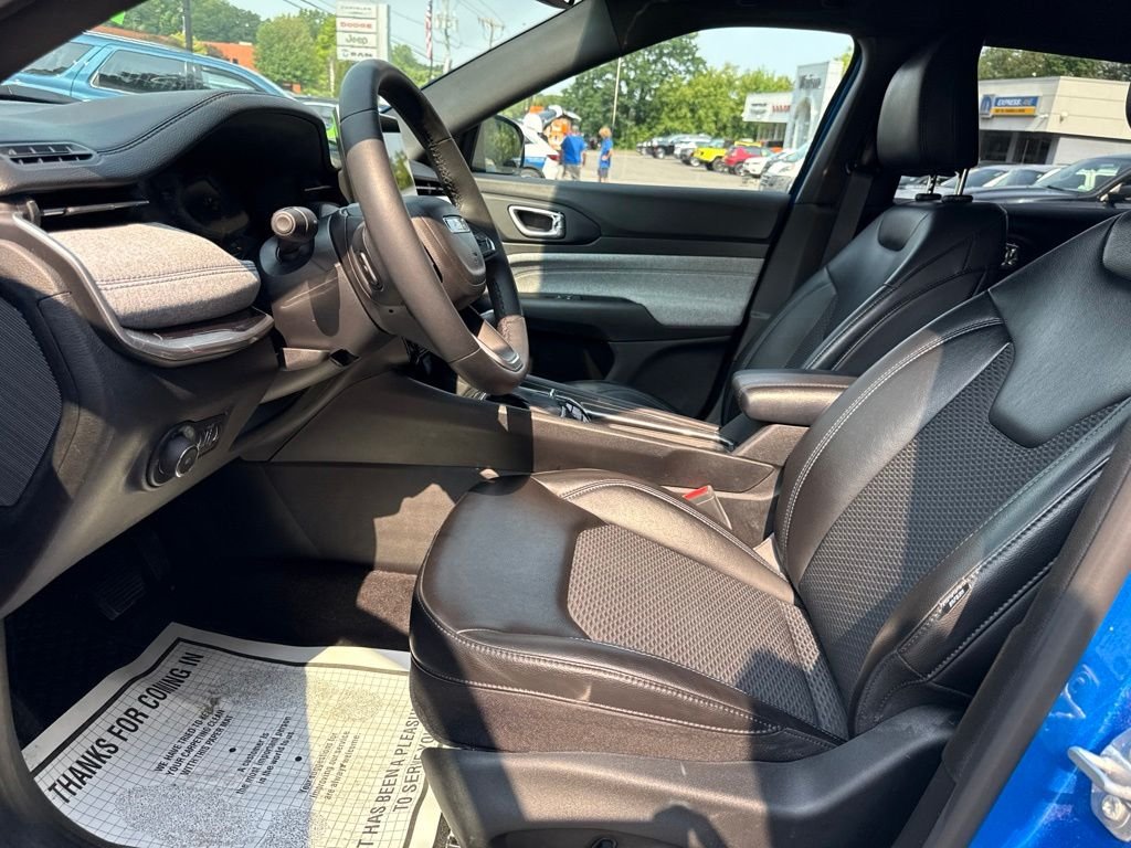 Used 2023 Blue Jeep Latitude image 9