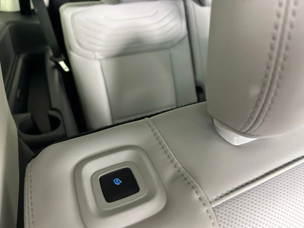 New 2026 Star White Metallic Tri-Coat Ford MAX Platinum® image 33