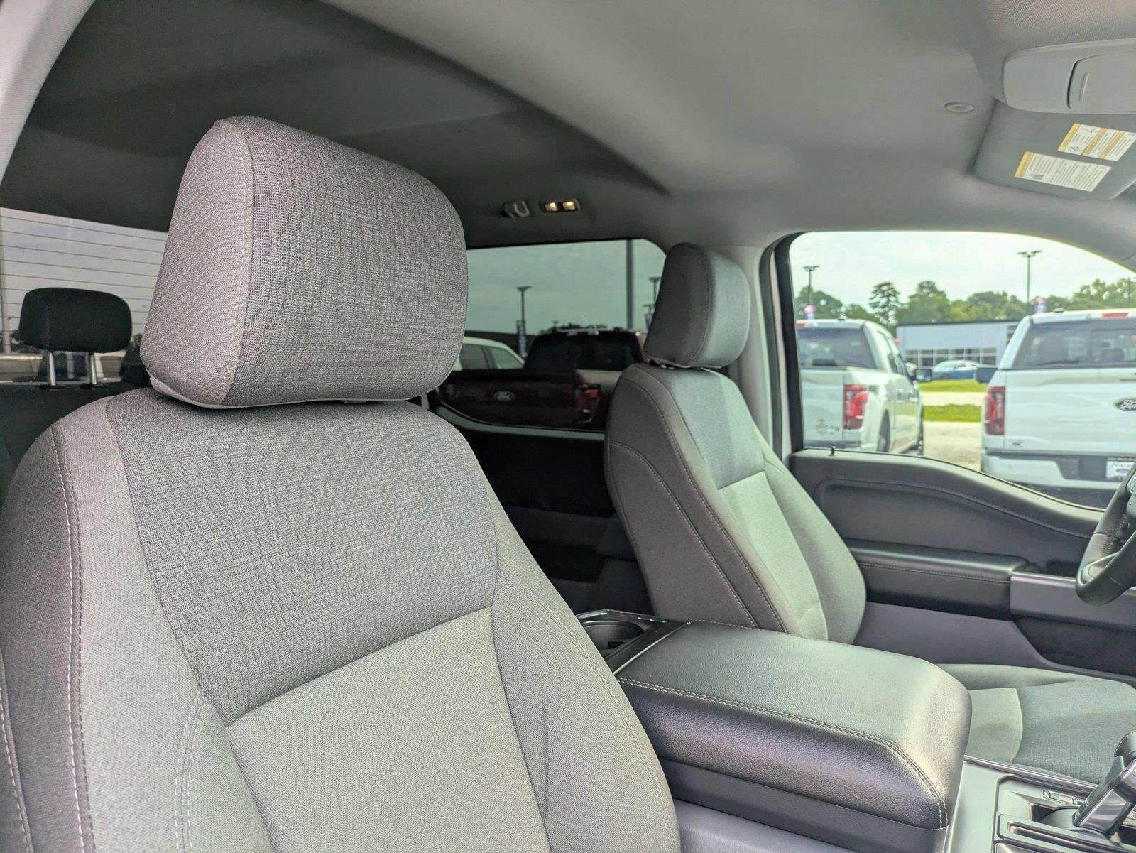 Used 2025 Oxford White Ford XLT image 35
