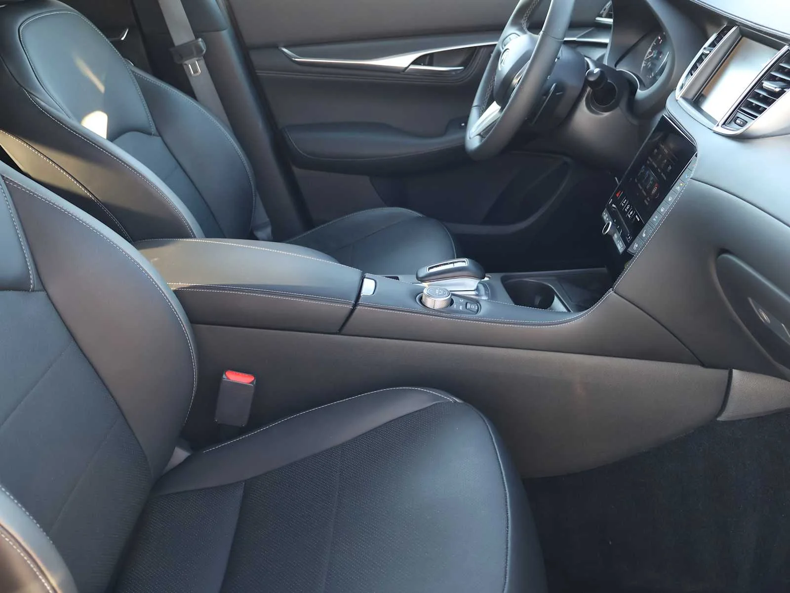 Certified Used 2025 Black Obsidian INFINITI ESSENTIAL image 9