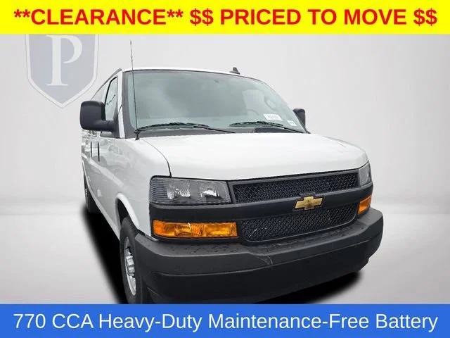 New 2025 Summit White Chevrolet WT image 15