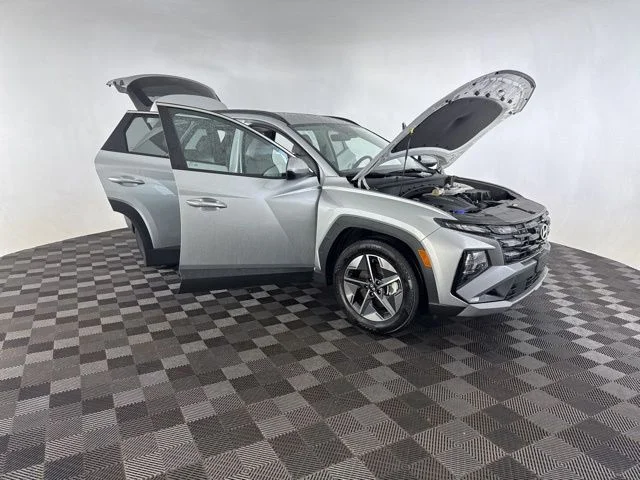 Used 2025 Silver Hyundai SEL image 15