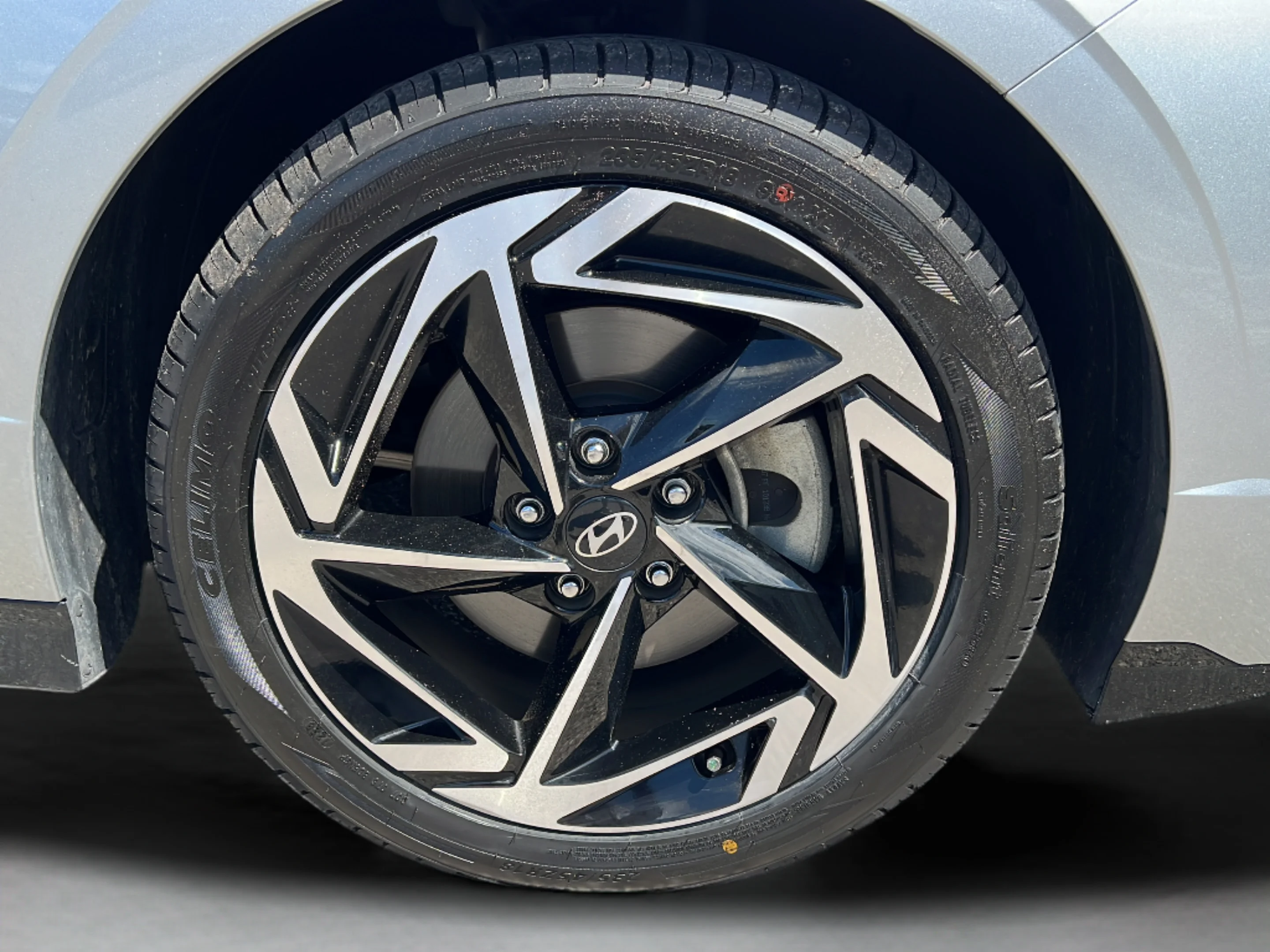 Used 2024 Aero Silver Hyundai SEL image 10
