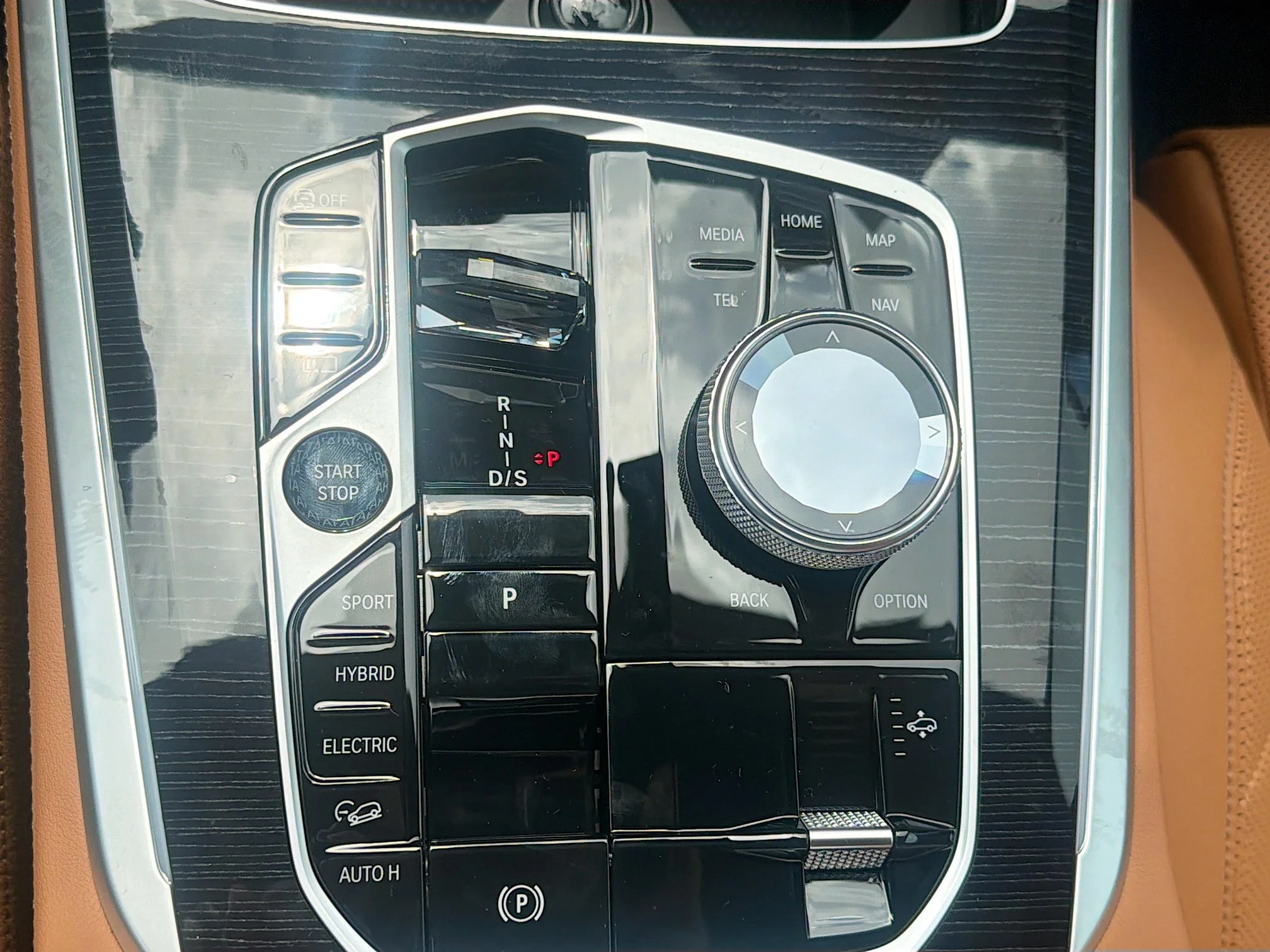 New 2026 Mineral White Metallic BMW xDrive50e image 29