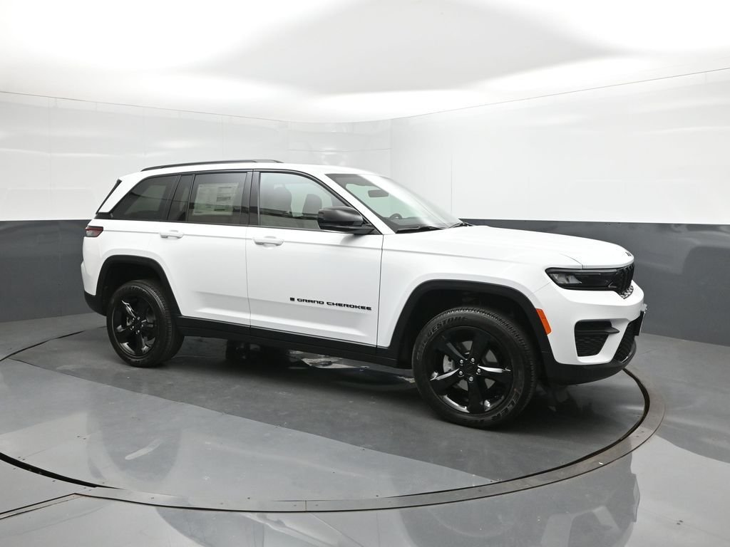 New 2025 Bright White Clear-Coat Exterior Paint Jeep Altitude X image 17