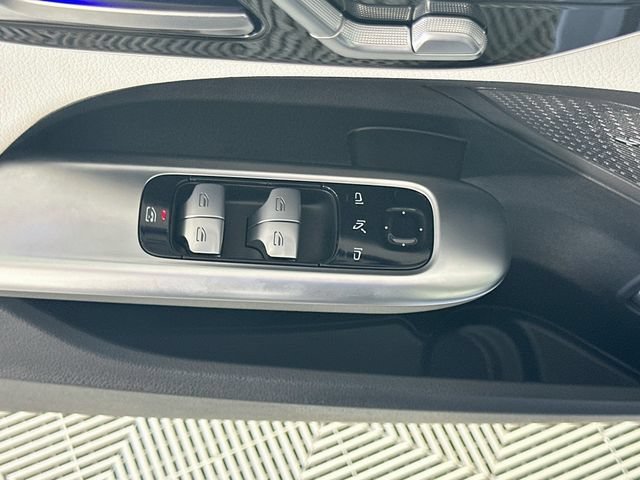 New 2026 MANUFAKTUR Alpine Grey Mercedes-Benz C 300 image 49