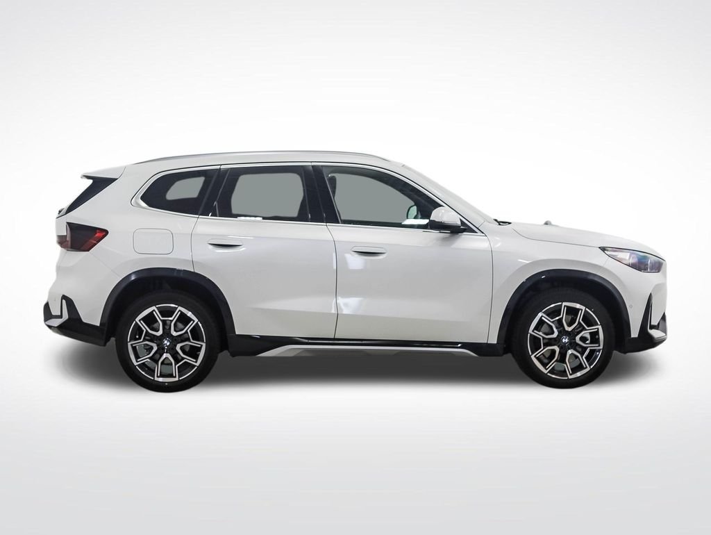 New 2026 White Metallic BMW xDrive28i image 6