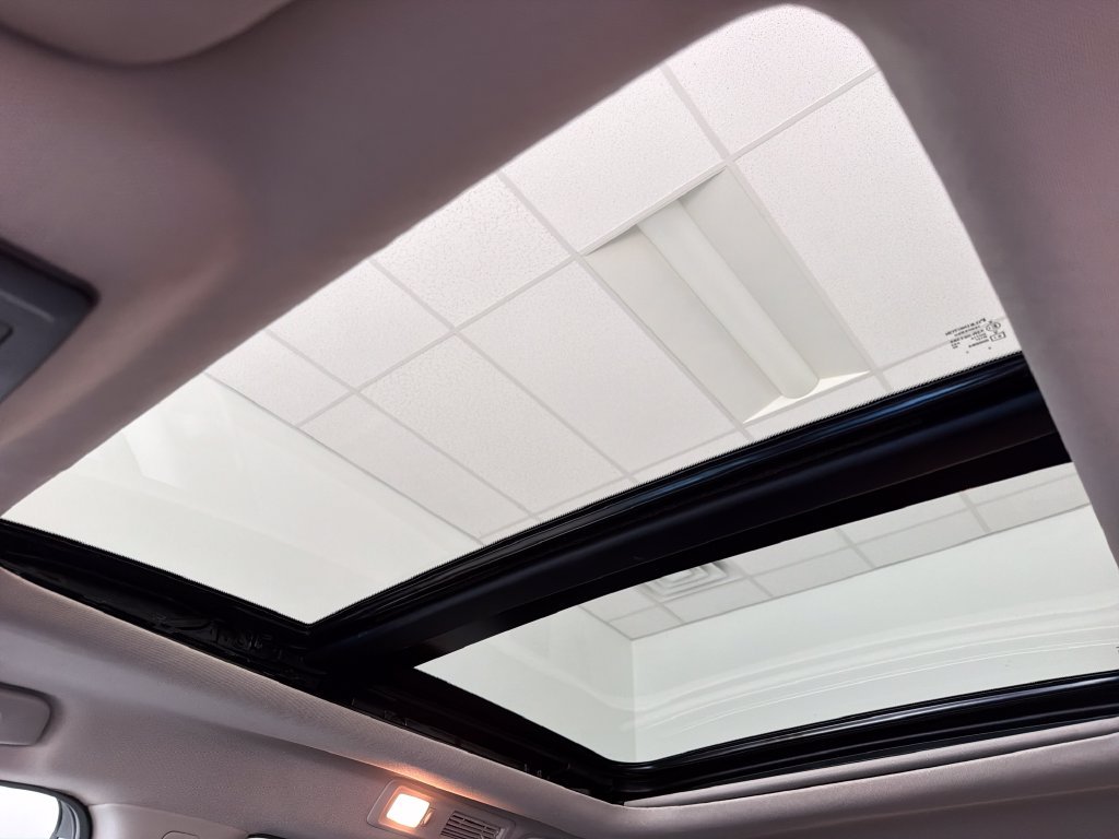 Used 2024 2t Gry Blk Roof Nissan Platinum image 19