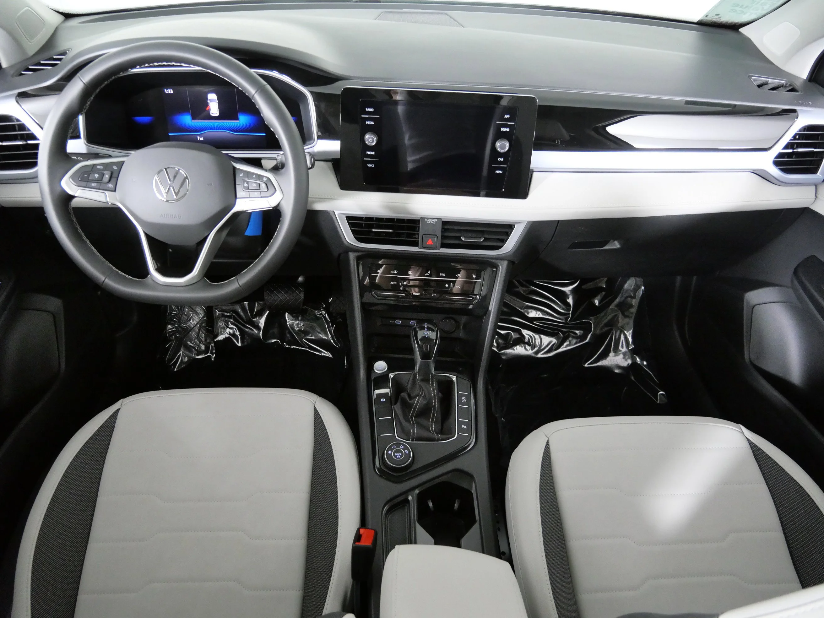 New 2026 Pure White Volkswagen SE image 10