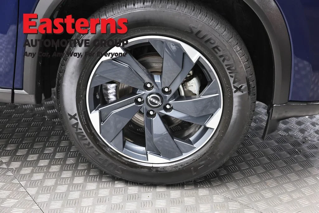 Used 2024 Blue Nissan SV image 31