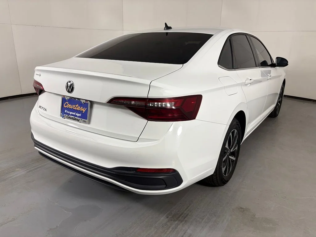 Used 2022  Volkswagen 1.5T S image 8