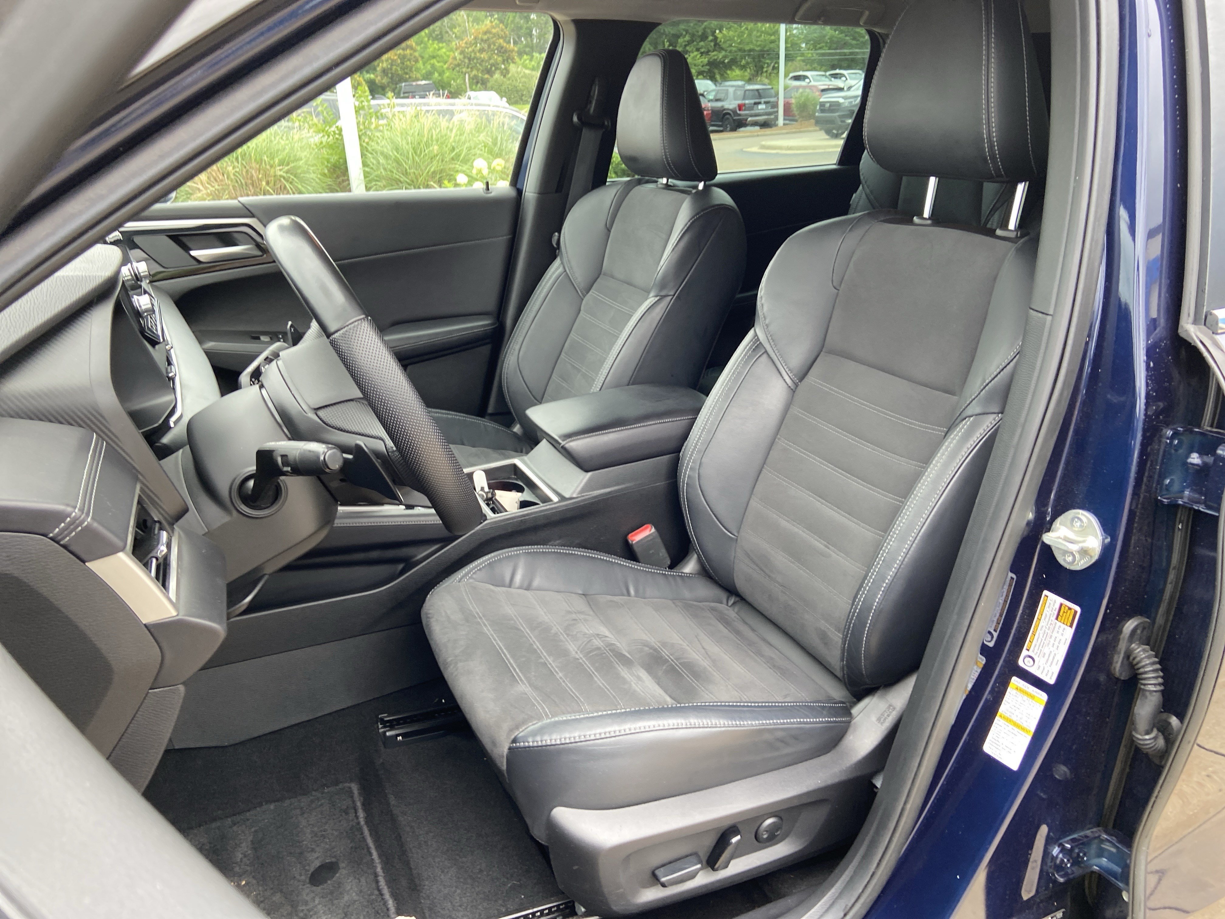Used 2023 Cosmic Blue Metallic Mitsubishi SE image 20