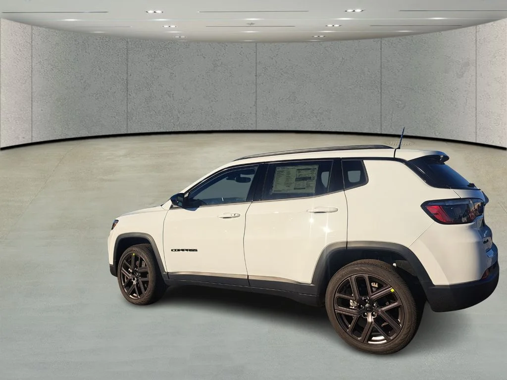 New 2026 Bright White Clear-Coat Exterior Paint Jeep Latitude image 6