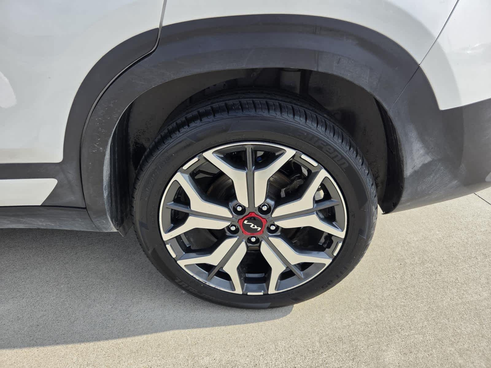 Used 2023 Snow White Pearl Kia SX image 27