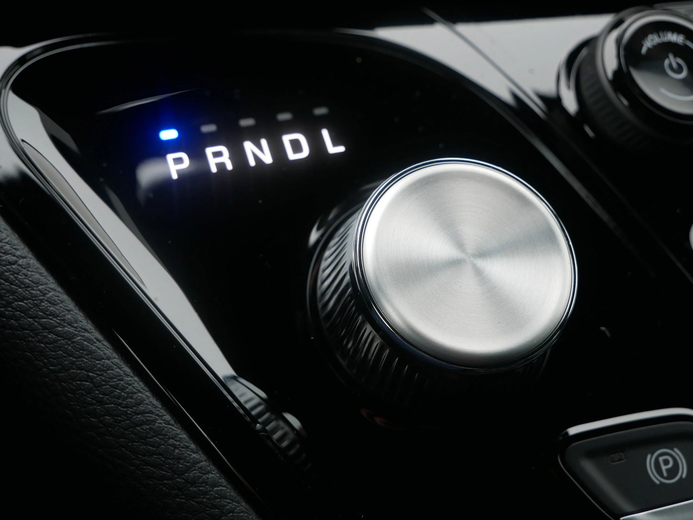 New 2026 Diamond Black Crystal Pearl-Coat Exterior Paint Chrysler Select image 19
