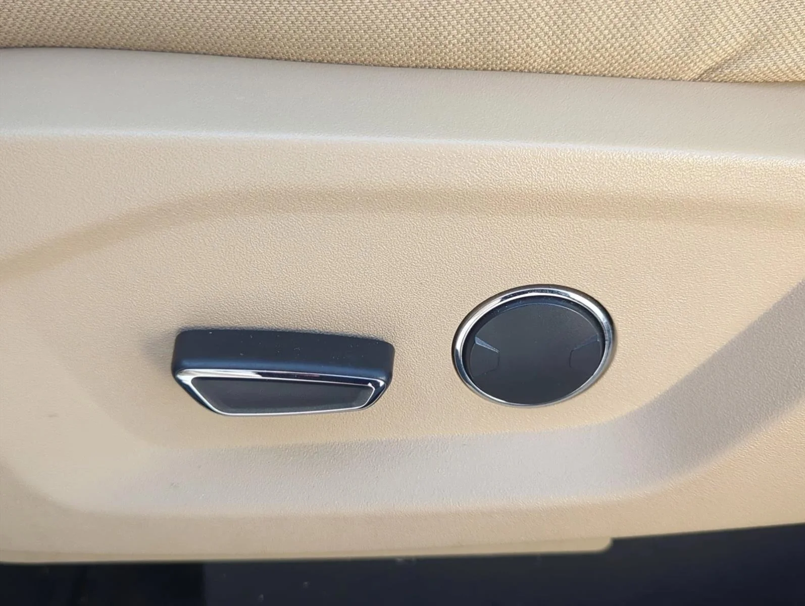 Used 2017 Ingot Silver Metallic Ford Base image 10