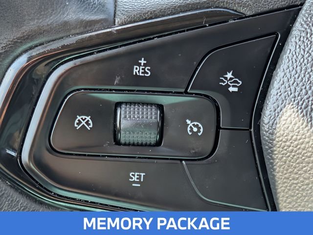 Used 2023 Silver Chevrolet Premier image 19