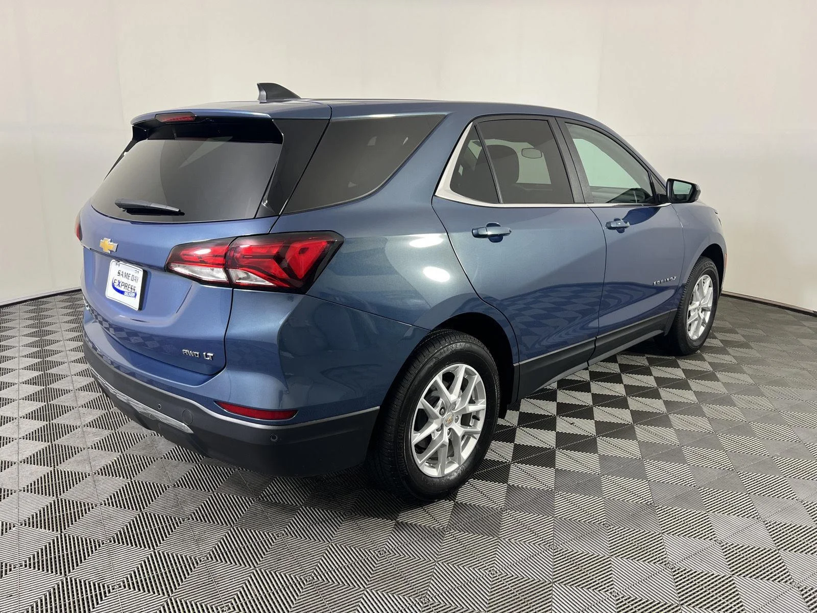 Used 2024 Lakeshore Blue Metallic Chevrolet LT image 24