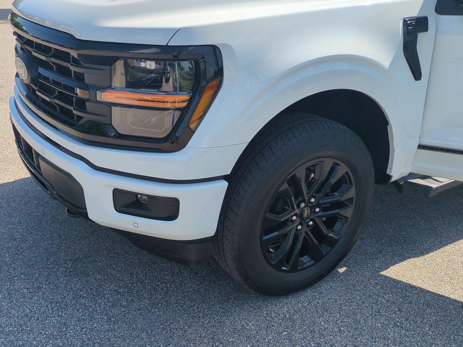 Used 2024 Oxford White Ford XLT image 9