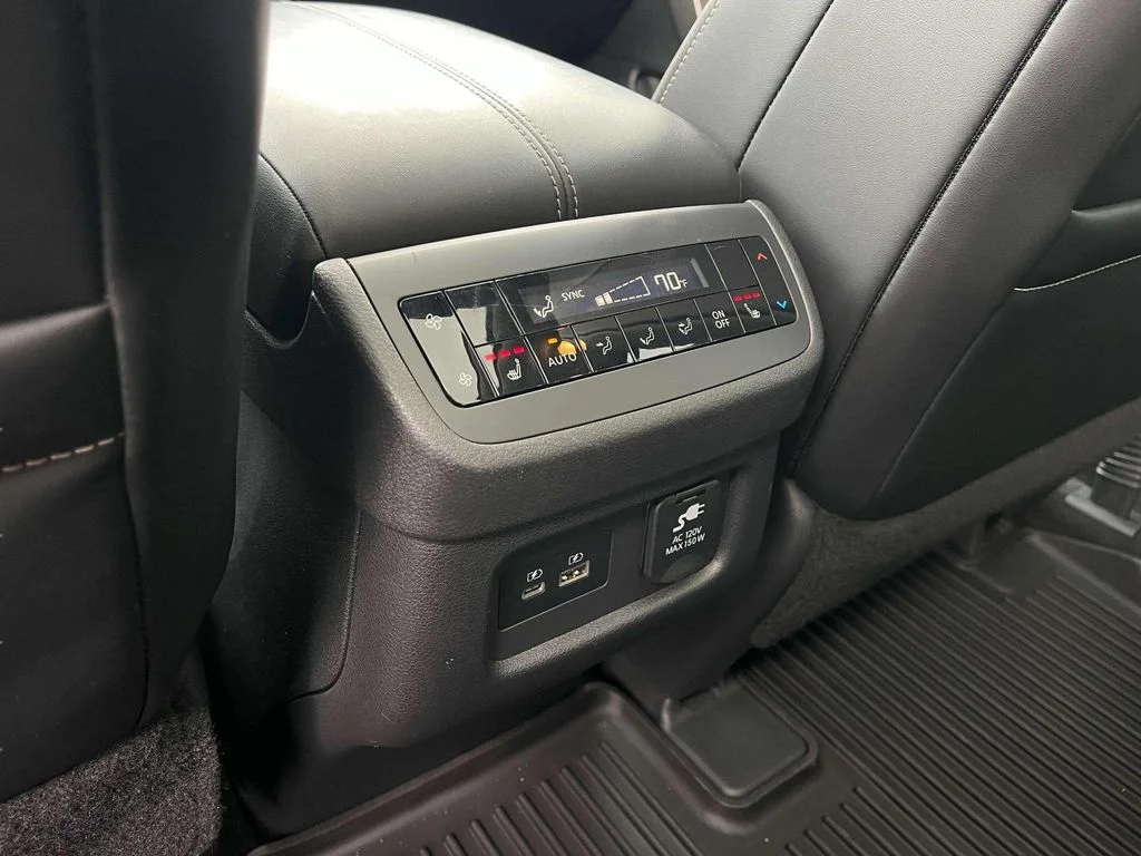 Used 2022 Super Black Nissan Platinum image 28